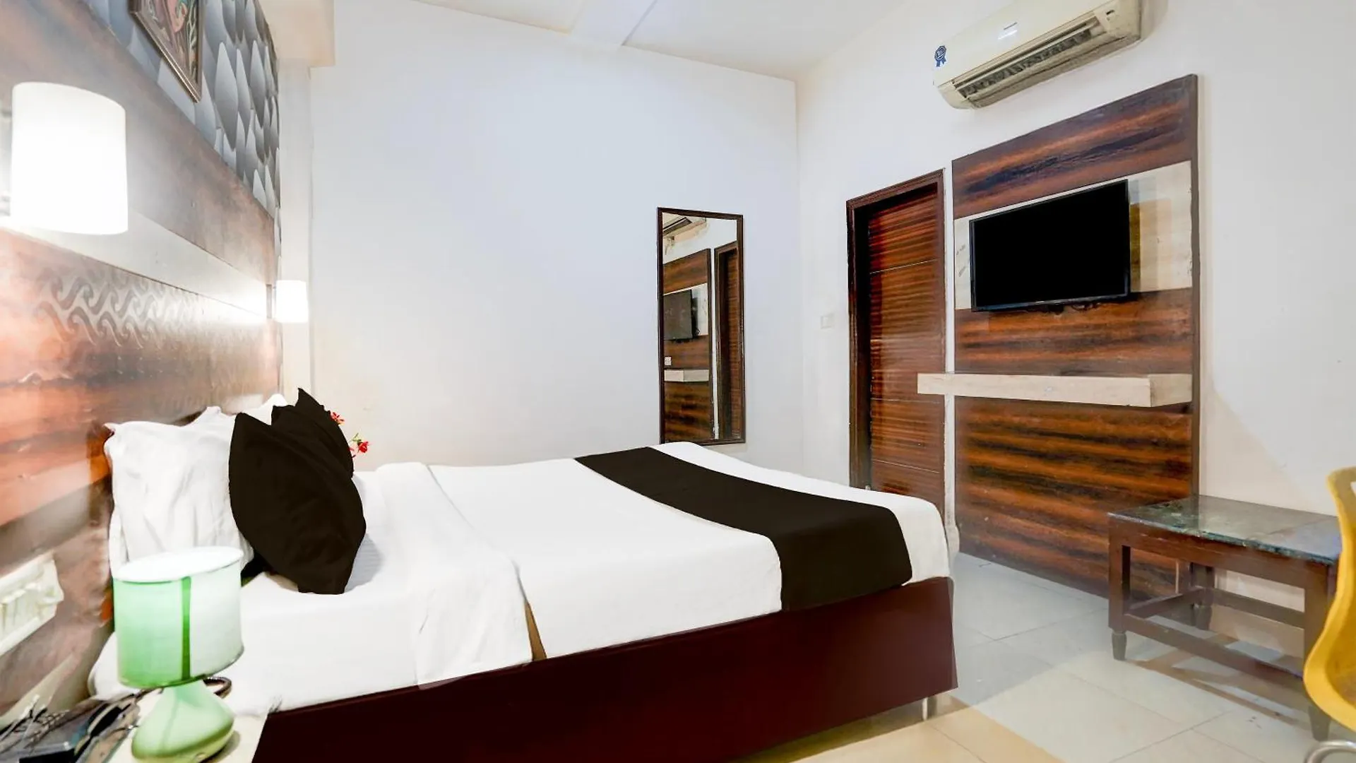 Super Collection O Tourist Complex Area Formerly Kanha Continental Agra  Hotel Agra (Uttar Pradesh)