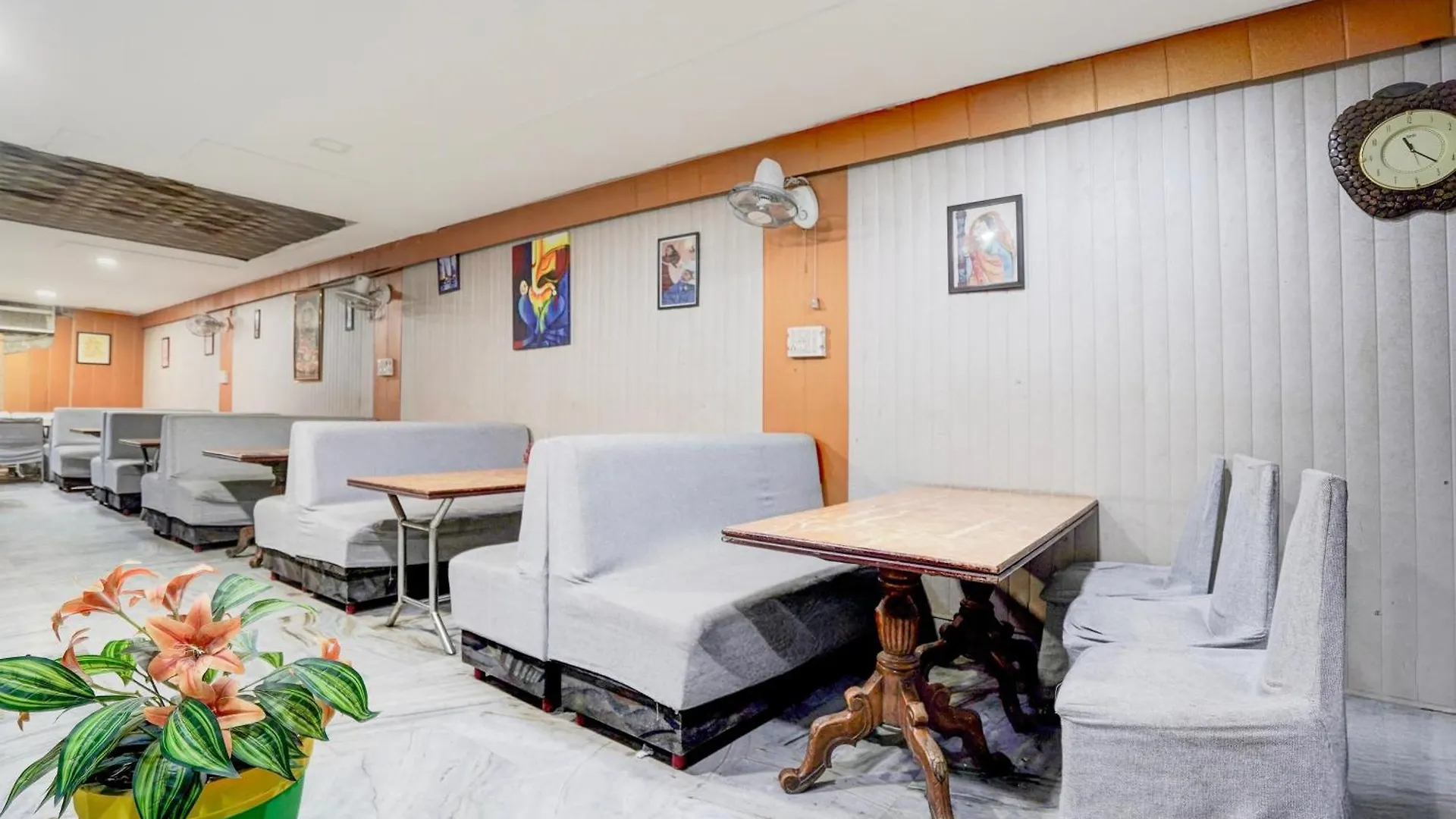 Hotel Super Collection O Tourist Complex Area Formerly Kanha Continental Agra