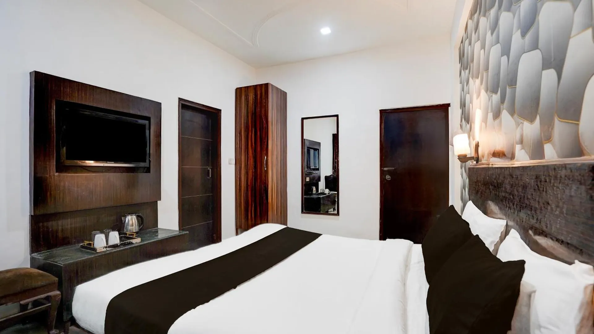 Super Collection O Tourist Complex Area Formerly Kanha Continental Agra  0*, Agra (Uttar Pradesh) India