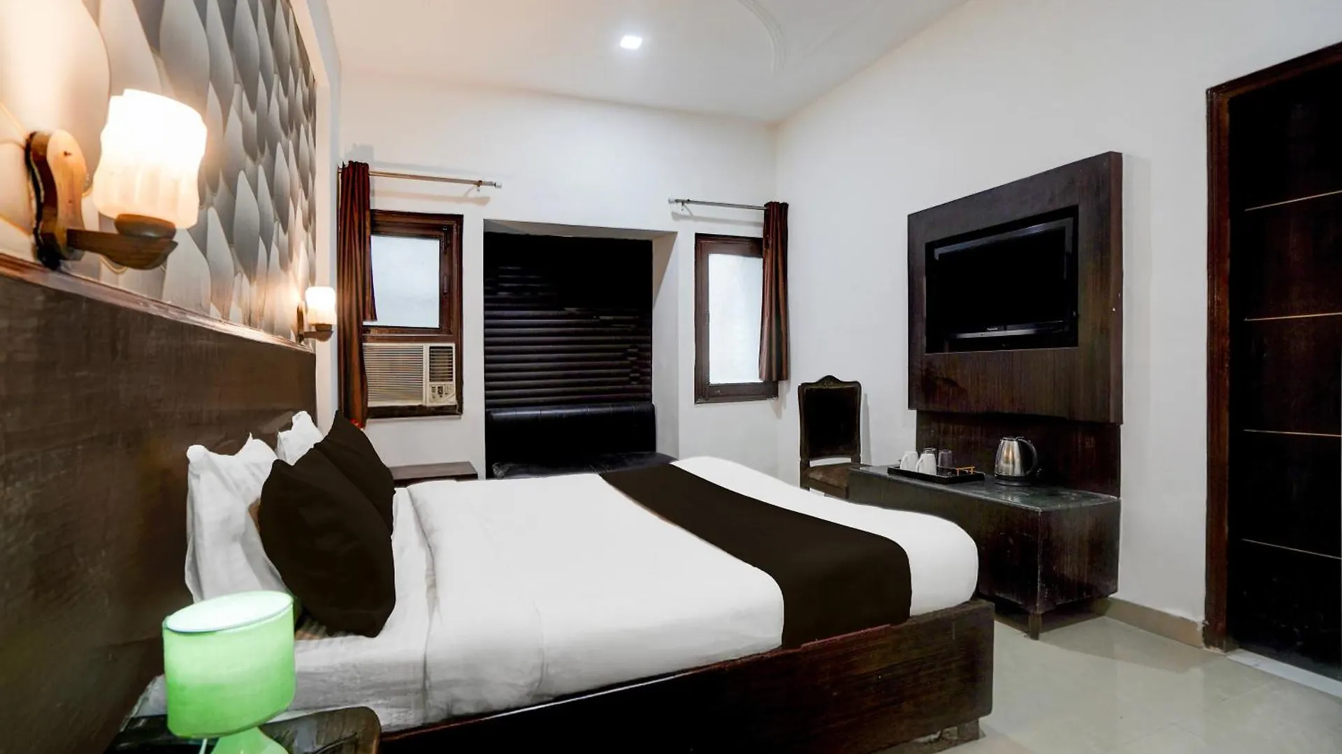 Hotel Super Collection O Tourist Complex Area Formerly Kanha Continental Agra  India