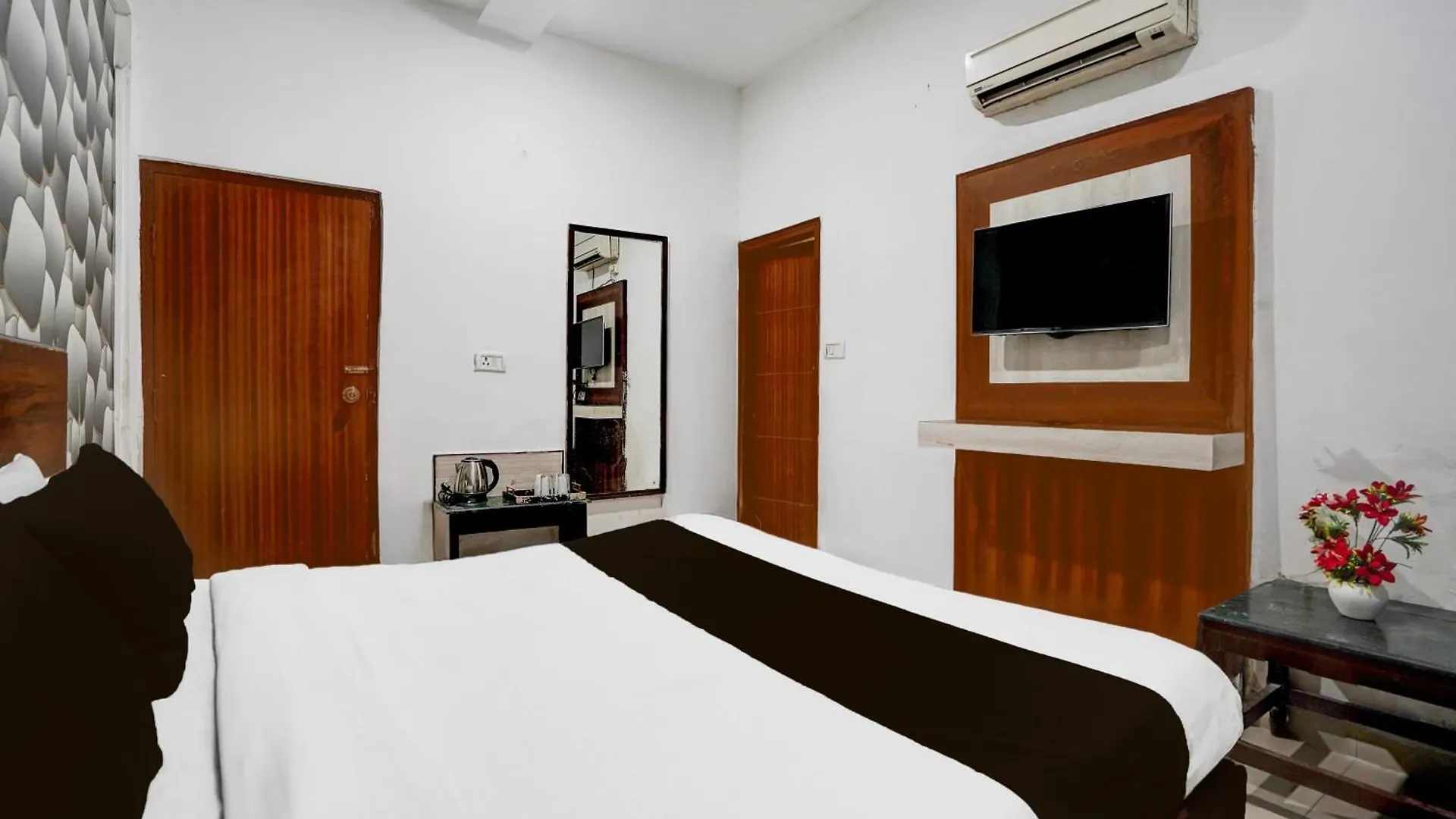 Super Collection O Tourist Complex Area Formerly Kanha Continental Agra