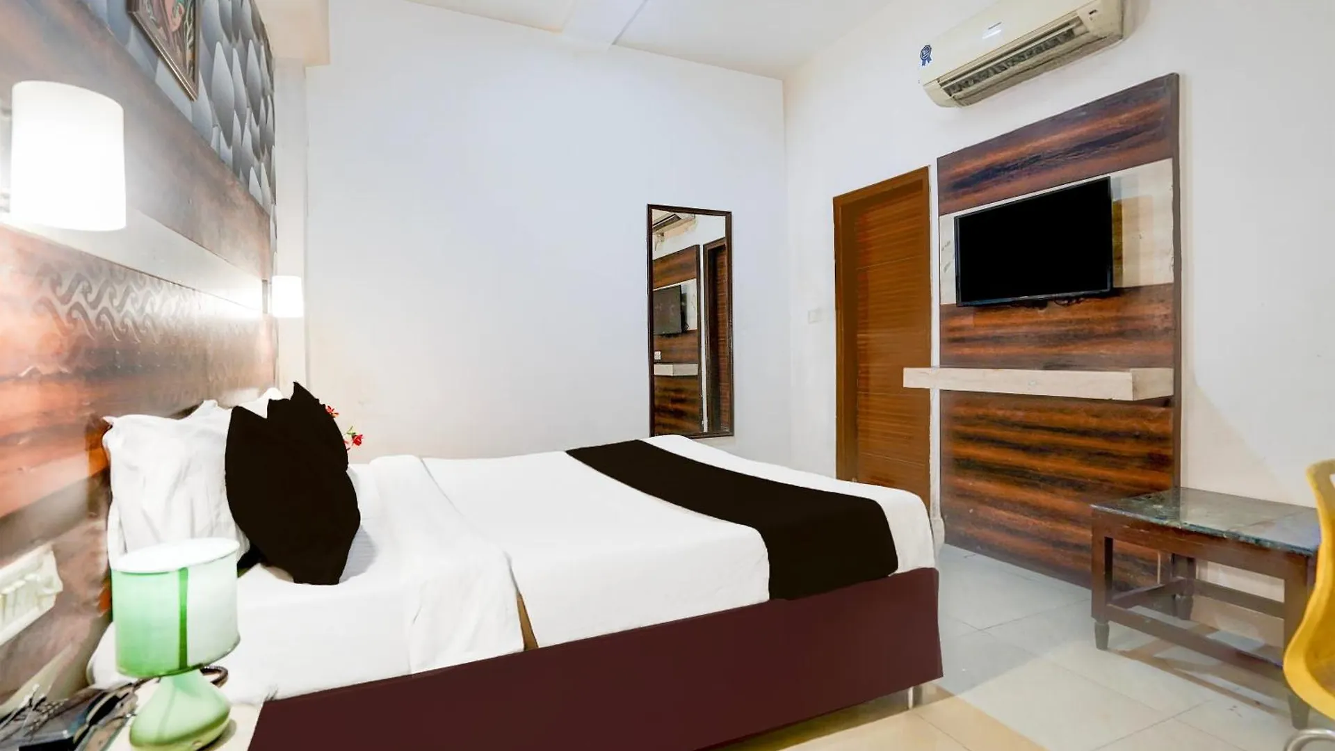 Super Collection O Tourist Complex Area Formerly Kanha Continental Agra  Hotel Agra (Uttar Pradesh)