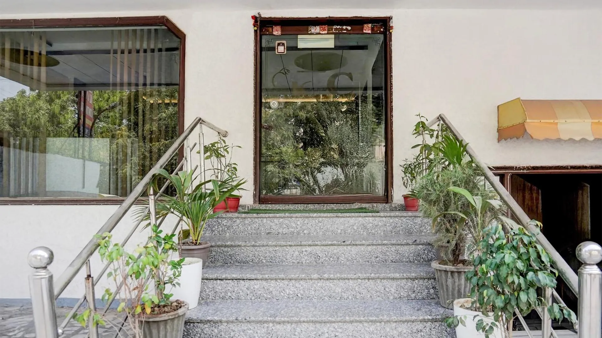 Hotel Super Collection O Tourist Complex Area Formerly Kanha Continental Agra